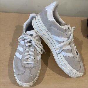 Adidas Gazelles Women size 9 White and Grey